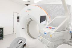 Tomograf zliczający fotony